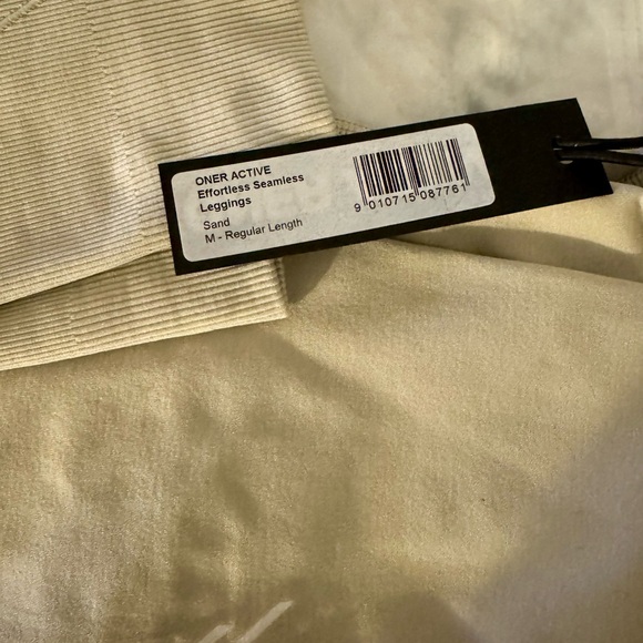 NWT Oner Active Effortless Seamless Leggings in Sand (M & regular/short) - Picture 6 of 9